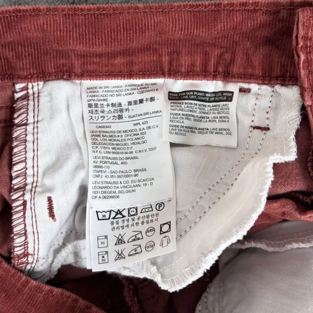 Levis soft red
